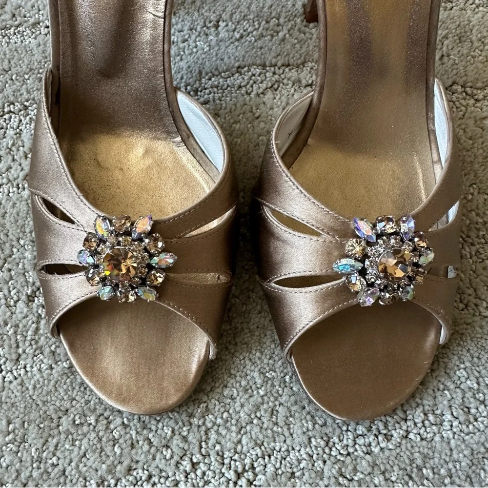 Stuart Weitzman Goodlife D’Orsay Jeweled Satin Open Toe Heel Pumps Sz Gold 8.5M